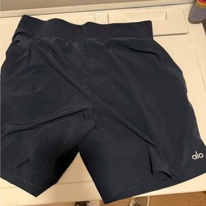 ALO Yoga Men's Dark Blue Athletic Shorts